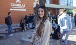 Chica estudiante de Comillas