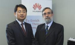 Walter Ji, CEO de Huawei España y Félix Pérez, Director de la Escuela Técnica Su