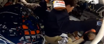 Tarro de Nutella flotando dentro de la cápsula Orion, misión Artemis II