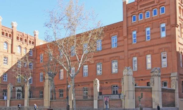Fachada de la Universidad Pontificia Comillas ICADE en Madrid
