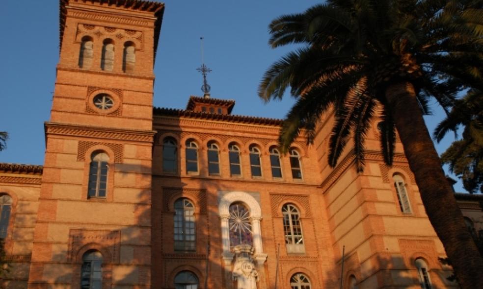 Facultad de Comunicación y Documentación