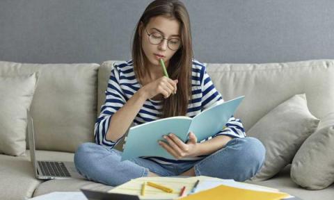 Estudiante buscando residencia de estudiantes