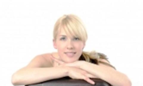 Chica con maleta.jpg