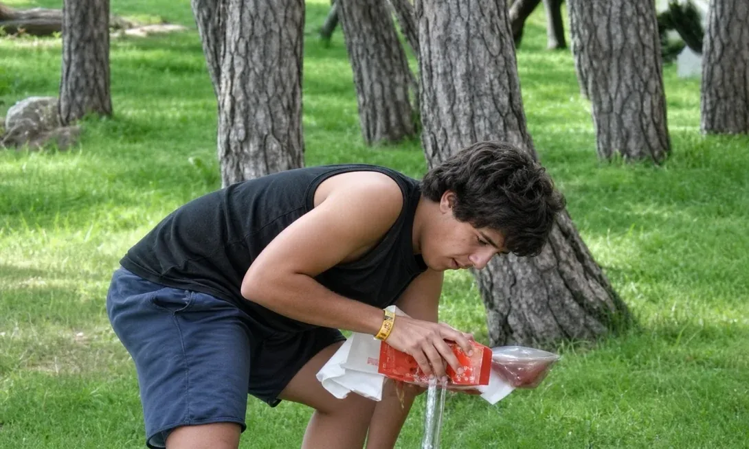 Chico_en_ el_ campo_(Nebrija).JPG