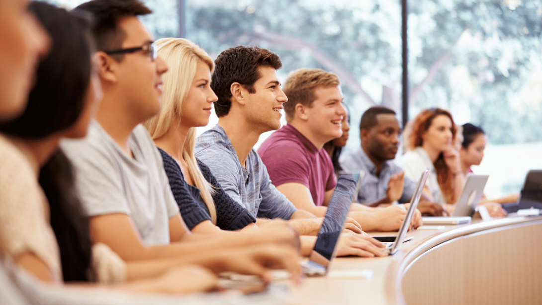 Estudiantes de un máster en clase