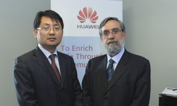 Walter Ji, CEO de Huawei España y Félix Pérez, Director de la Escuela Técnica Su