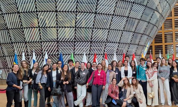 Estudiantes de Relaciones Internacionales y Comunicación Internacional